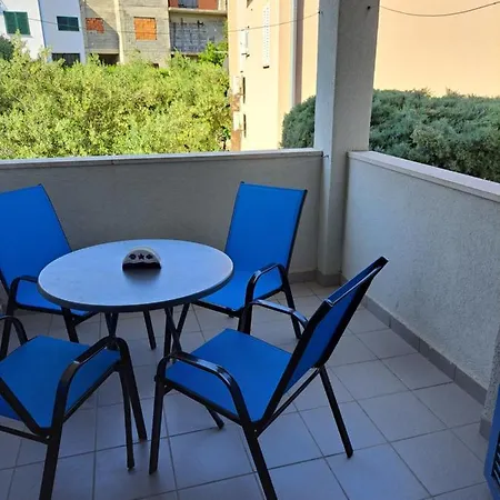 Apartamento Jadranko In A Quiet Environment Near The Center And The Murter
