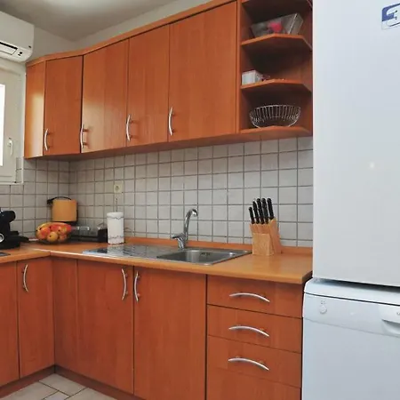 Jadranko In A Quiet Environment Near The Center And The Apartamento Murter