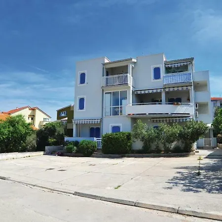 Jadranko In A Quiet Environment Near The Center And The Appartement Murter