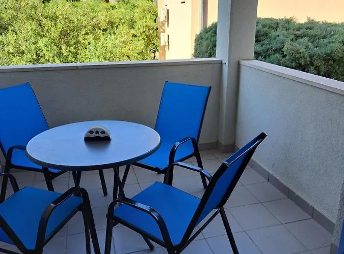 Appartement Jadranko In A Quiet Environment Near The Center And The Murter