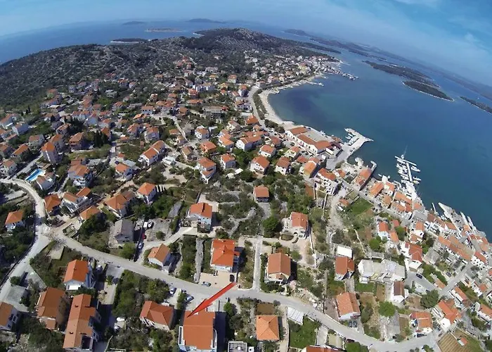 Apartman Jadranko In A Quiet Environment Near The Center And The