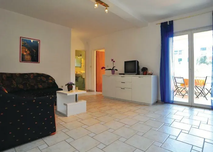 Apartman Jadranko In A Quiet Environment Near The Center And The *