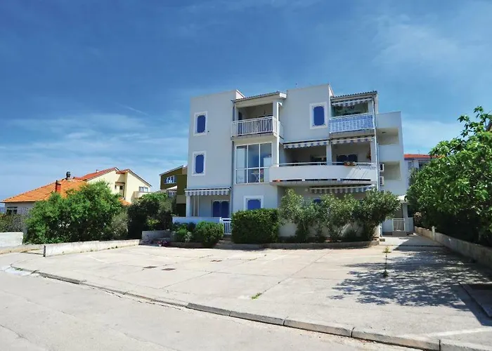 Jadranko In A Quiet Environment Near The Center And The Apartman Murter