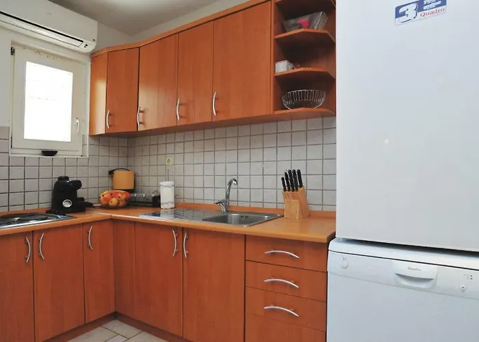 Jadranko In A Quiet Environment Near The Center And The Apartament Murter